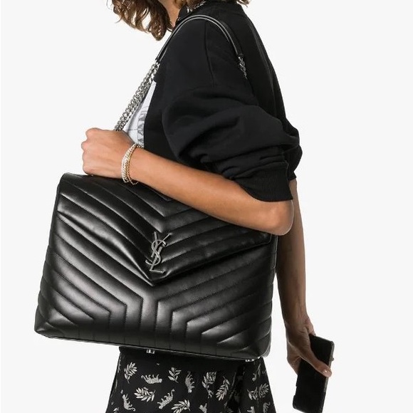 Authentic Yves Saint Laurent large Lou Lou chain bag - Picture 3 of 17